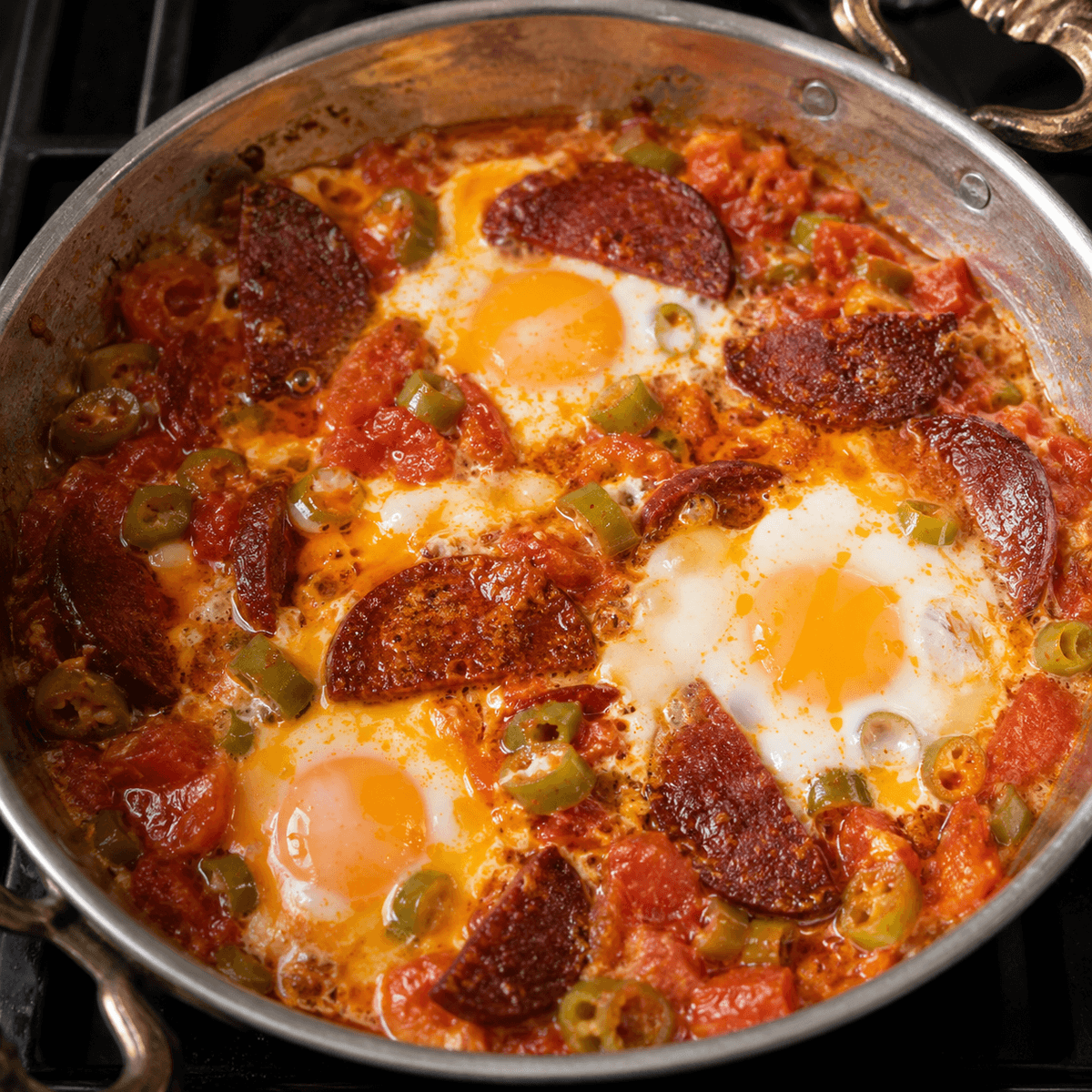 Sahanda Sucuklu Menemen